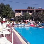 Ξενοδοχείο με διαμερίσματα Leftis Romantica Μωραΐτικα